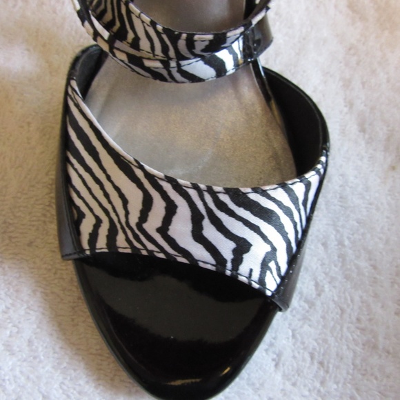 DANA BUCHMAN Zebra Striped Women's Shoes - Picture 7 of 8